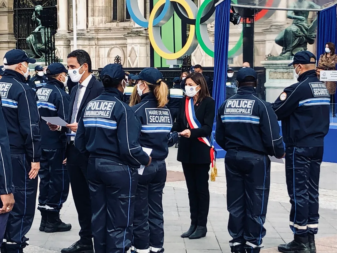 Anne Hidalgo a présenté la première promotion de la police municipale de Paris